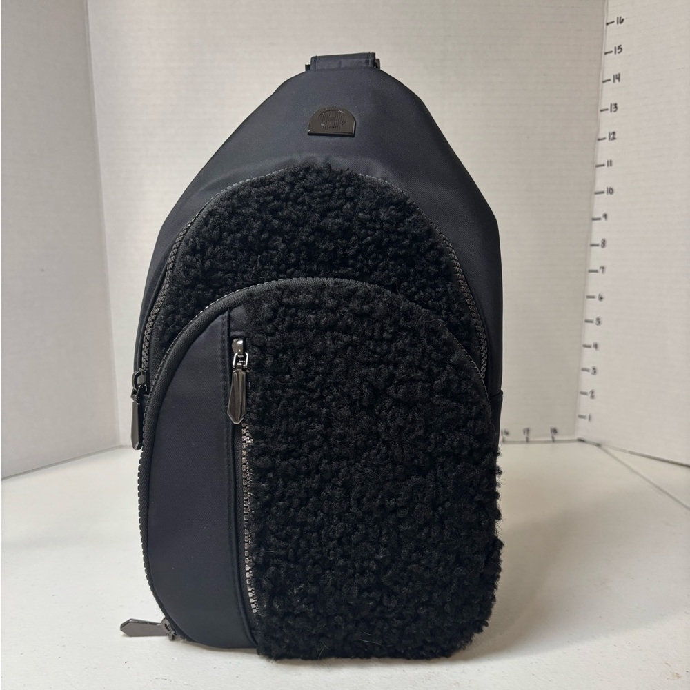 House of Harlow 1960 Sherpa & Nylon Sling Bag Purse In Black